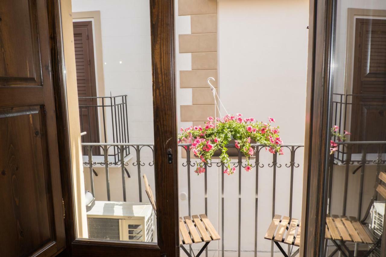 Apartamento Centro Storico Casa Dell'Orologio Palermo Exterior foto